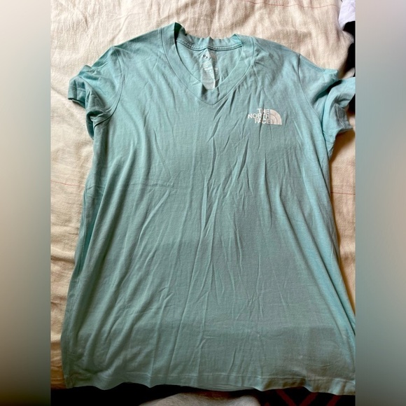 The North Face V-Neck T-Shirt Short Sleeve Lightweight - Picture 3 of 5